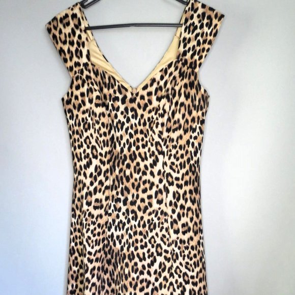 REVIEW - ANIMAL PRINT - FLARED SKIRT DRESS - SIZE 8 - NEW CONDITION. - Picture 2 of 5